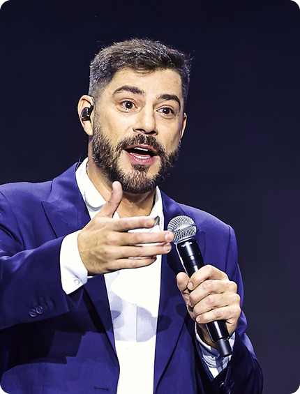 Evaristo Costa no palco do Asaas Connect